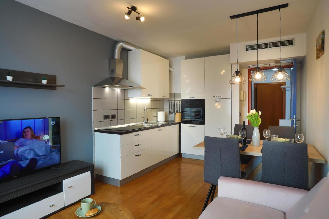 Apartment Moon Rovinj Bagian luar foto